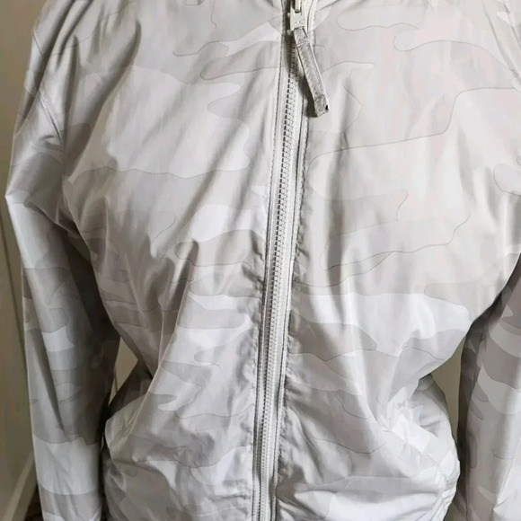 Hollister Unisex Ivory Camo Bomber Jacket Coat Wmn's S/Men's M Great Condition - Picture 2 of 7